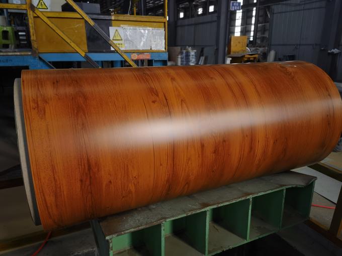berita perusahaan terbaru tentang Aplikasi dan Tren Pembangunan Masa Depan Koil Aluminium Lapisan Berwarna dalam Manufaktur Pintu Rumah  0