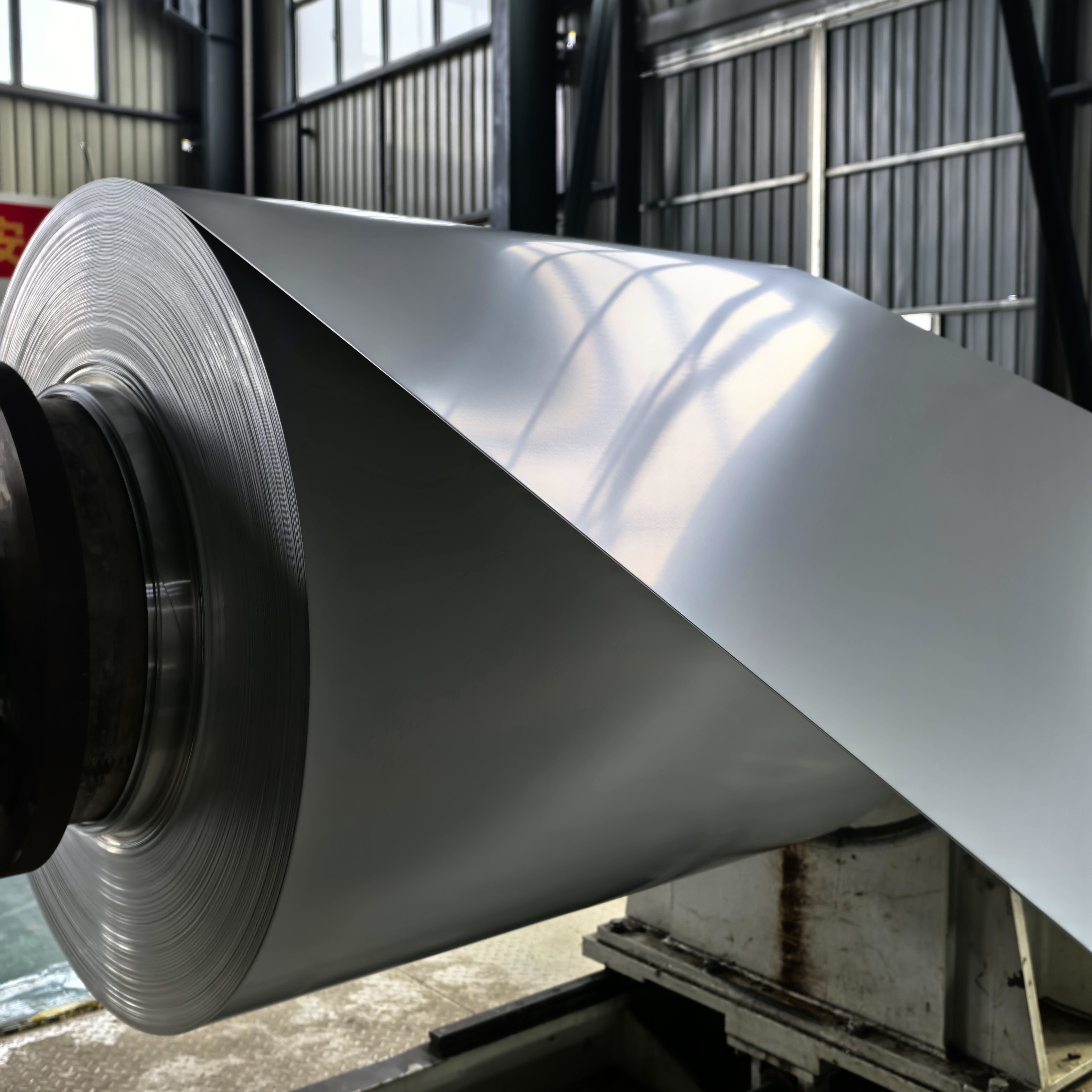 AA3105 H24 PVDF Coated Aluminium Coil untuk Membuat Aluminium Roofing Sidings dan Gutters