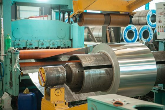 Koil aluminium yang sudah dicat untuk bahan atap dan dinding