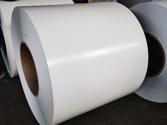 AA3105 0,76mm x 1219mm Cat PE Berwarna Putih Berkilau Tinggi Koil Aluminium Pra-dicat yang Digunakan untuk Pembuat Pintu Roller Shutter