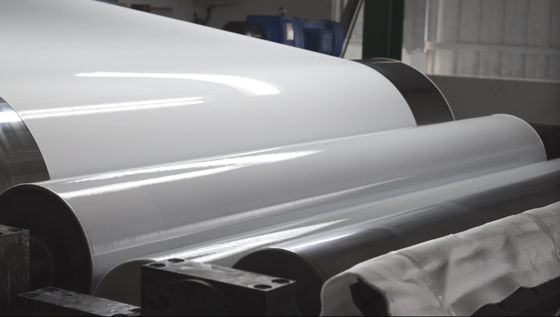 2000mm Ultra-Wide Alloy 5052 H46 High Glossy White Color Coated Aluminium Coil yang Digunakan untuk Pembuatan Kotak Van & Truck