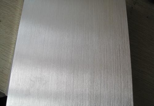 Hairline Warna Aluminium Coil Alloy 3105 0.55mm Prepainted Aluminium Sheet Untuk Dekorasi Permukaan Lemari