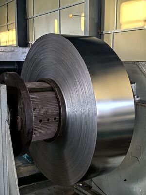 Lembaran Aluminium untuk Tutup Kaleng Paduan Food Grade 8011 H34 Roller Painted Aluminium Coil Ketebalan 0.23Mm Cocok untuk Penutupan Lug Logam